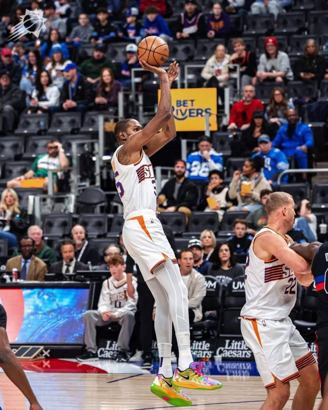 杜兰特连续十五场比赛得分超过战术调整，巴塞罗那挑战极限！